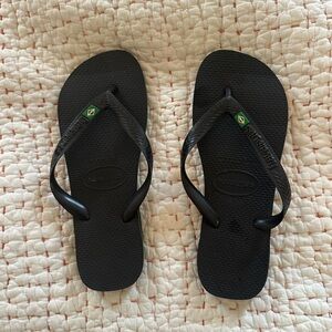 Havaiana women’s Brazil flip flops black size 39-40 gently pre-owned